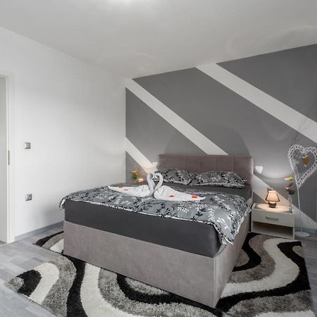 Apartment 50 Shades Of Grey Poreč Buitenkant foto