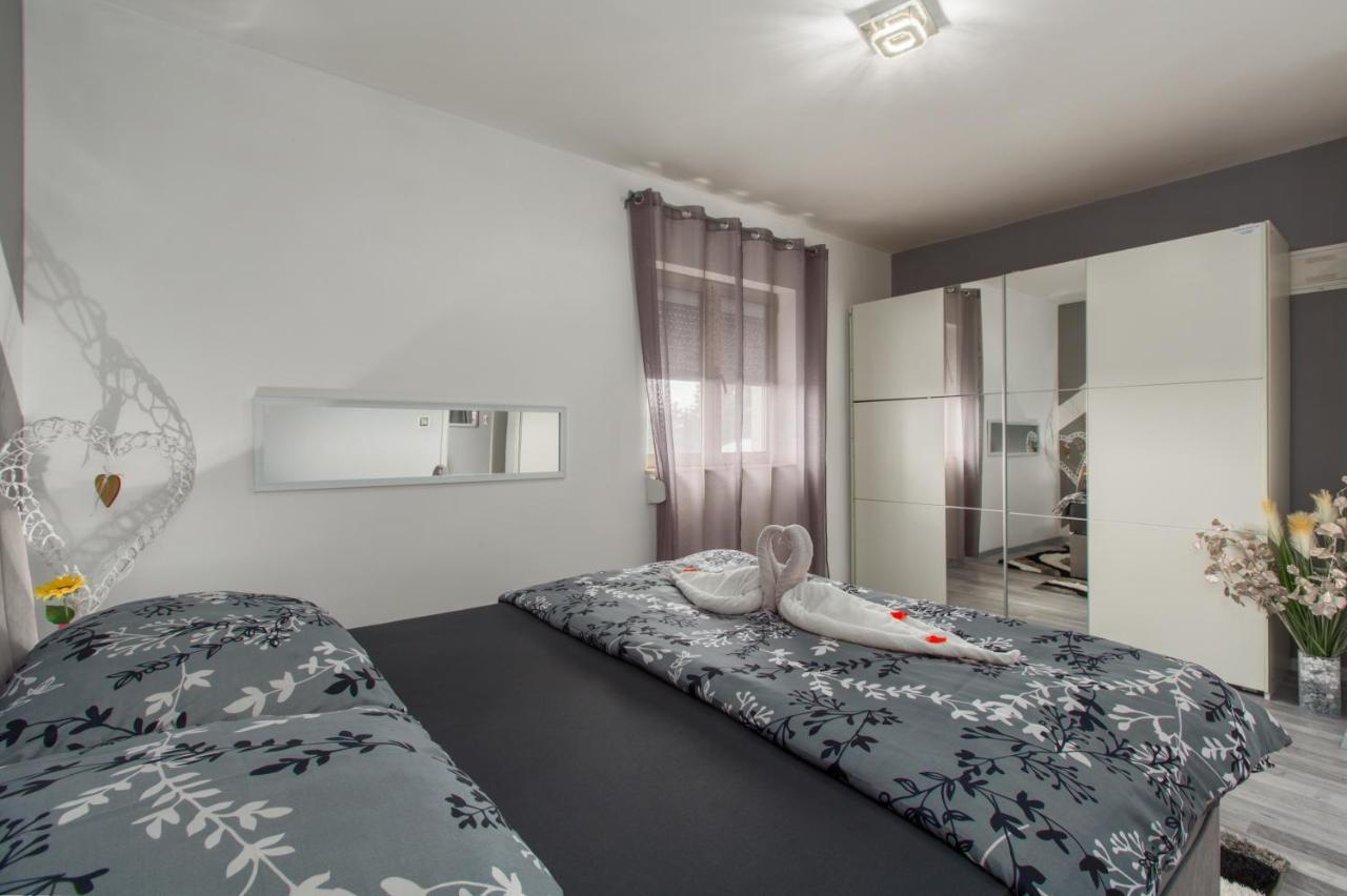 Apartment 50 Shades Of Grey Poreč Buitenkant foto